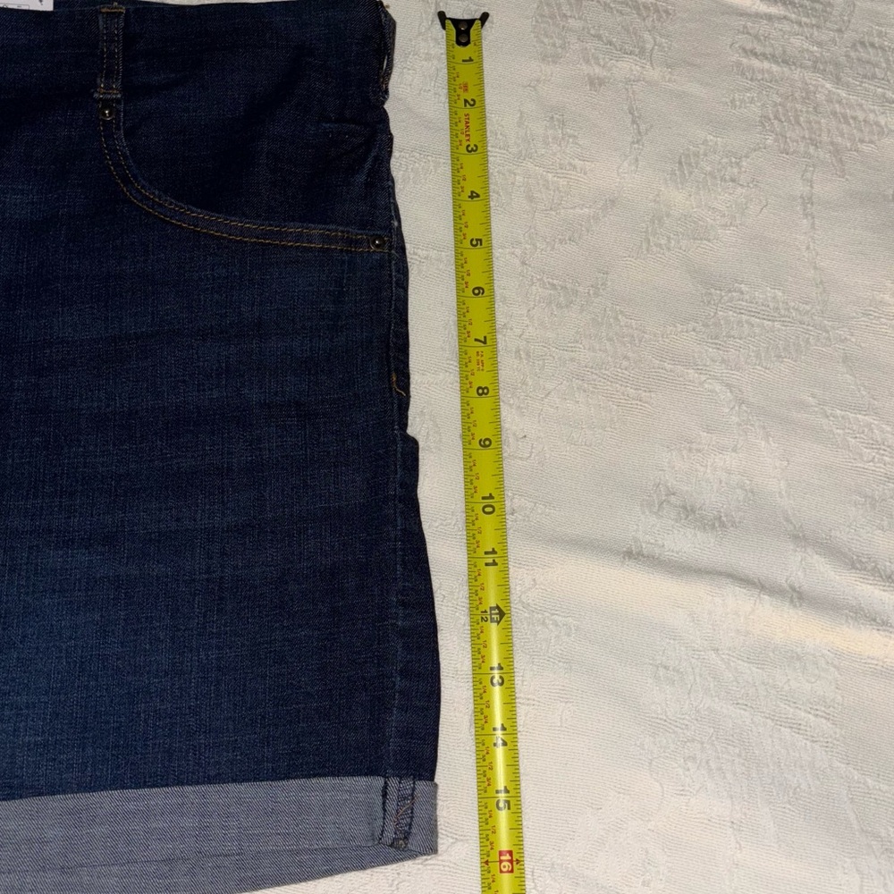 Time and Tru Dark Wash Mid Rise Pull On Denim Jean Shorts Size XXL 20 NWT - Picture 4 of 7